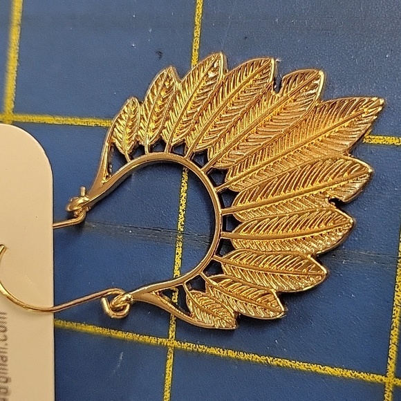 Bogemian Gold Tone Feather Leaf Earrings - Picture 2 of 2